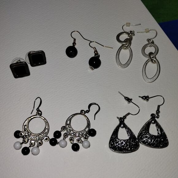Lot of 5 Pairs of Fashion Jewelry Silver Black White Mixed Pierced Ear Earrings - Picture 1 of 4
